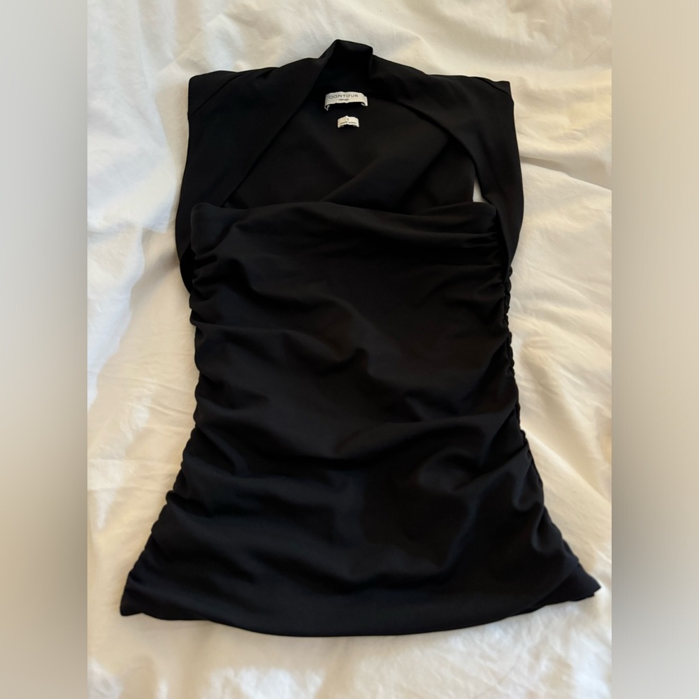 **SOLD**Aritzia Contour Flourish Top size small black
